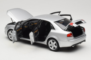 Audi A4 B7 Silver Minichamps 1:18 100014402 Diecast - image 5 of 8