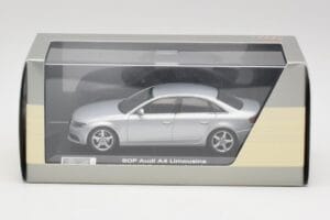 Audi A4 B8 3.2 Quattro Ice Silver Minichamps 1:43 5010704113 Diecast - image 4 of 4