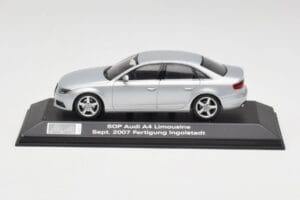 Audi A4 B8 3.2 Quattro Ice Silver Minichamps 1:43 5010704113 Diecast