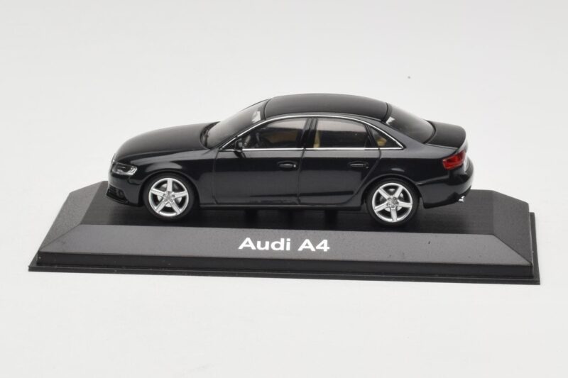 Audi A4 B8 3.2 Quattro Phantom Black Minichamps 1:43 5010704133 Diecast