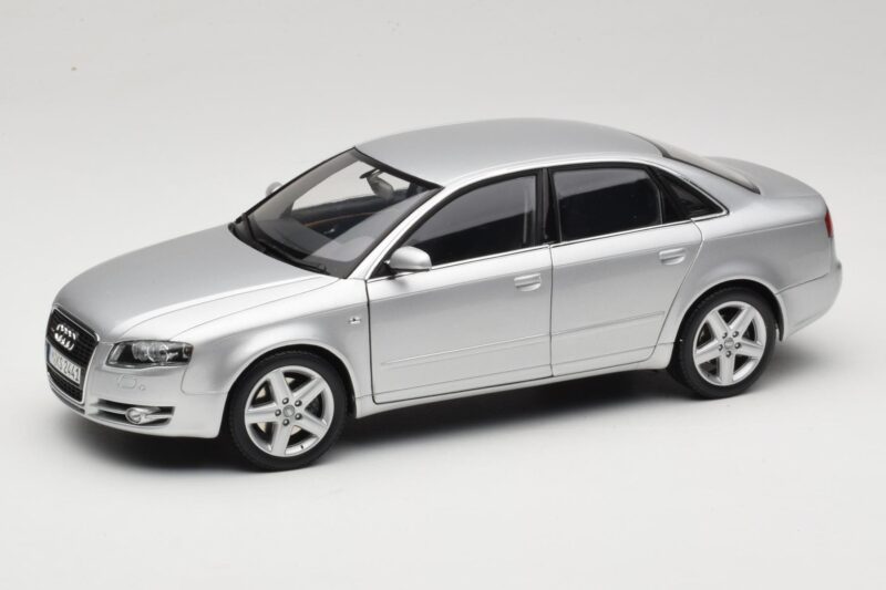 Audi A4 B8 3.2 Quattro Silver Minichamps 1:18 Audi A4 B8 3.2 Quattro Silver Minichamps 1:18 5010404115 Diecast