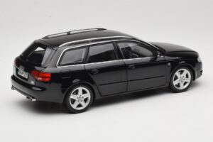 Audi A4 B8 Avant 3.2 Quattro Black Minichamps 1:18 5010404225 Diecast - image 3 of 8
