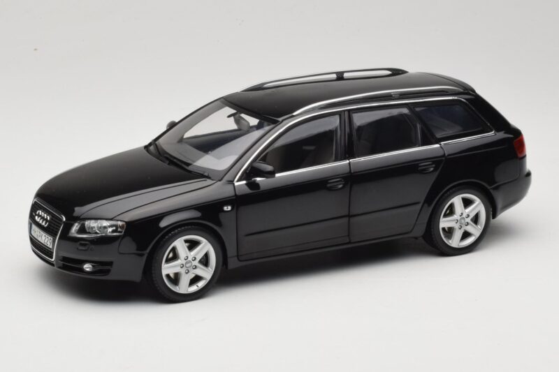 Audi A4 B8 Avant 3.2 Quattro Black Minichamps 1:18 5010404225 Diecast