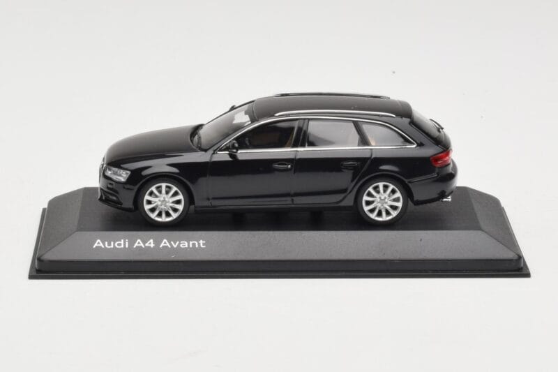 Audi A4 B8 Avant Phantom Black Minichamps 1:43 5011204223 Diecast