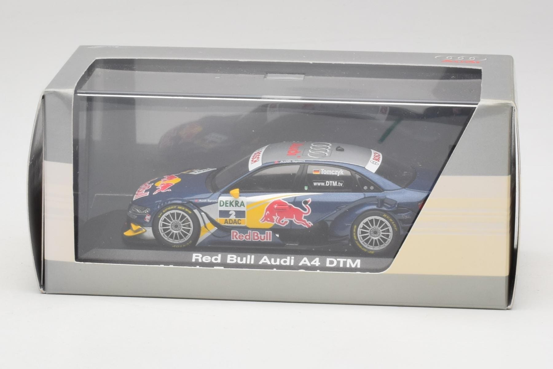 Minichamps Audi A4 B8 Tomczyk Red Bull 1:43 DTM
