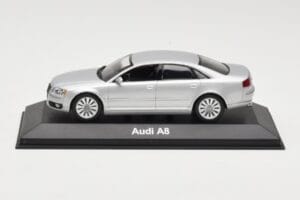 Audi A8 D3 Light Silver Minichamps 1:43 5010508113 Diecast