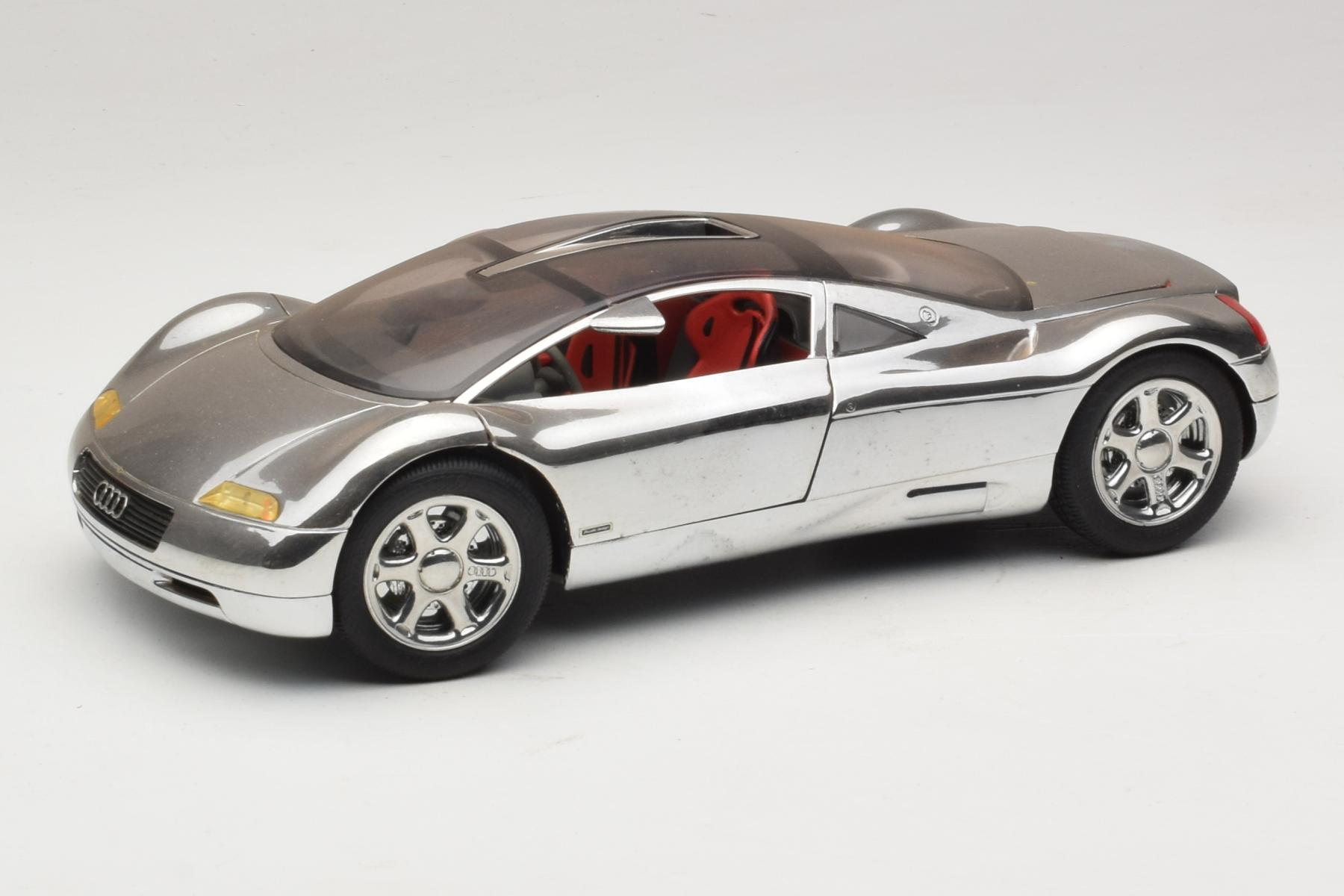 Revell社AUDI AVUS Quattro ダイキャストメッキ1/18レア Revell Audi Avus Quattro 1:18 Diecast Chrome