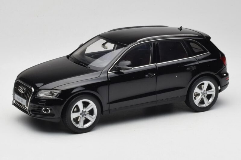 Audi Q5 8R Phantom Black Kyosho 1:18 09242BK Diecast