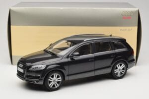 Audi Q7 4L Lava Grey Minichamps 1:18 5010507625 Diecast - image 8 of 8