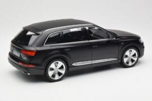 Audi Q7 4M Matt Black Minichamps 1:18 110014001 Diecast - image 3 of 8