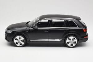 Audi Q7 4M Matt Black Minichamps 1:18 110014001 Diecast - image 4 of 8