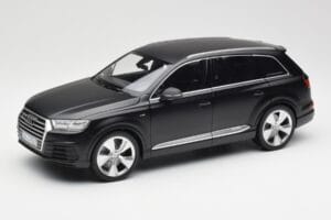 Audi Q7 4M Matt Black Minichamps 1:18 110014001 Diecast