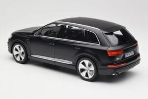 Audi Q7 4M Matt Black Minichamps 1:18 110014001 Diecast - image 7 of 8
