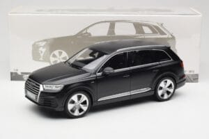 Audi Q7 4M Matt Black Minichamps 1:18 110014001 Diecast - image 8 of 8