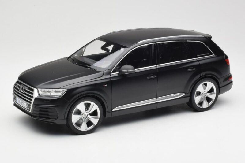 Audi Q7 4M Matt Black Minichamps 1:18 Audi Q7 4M Matt Black Minichamps 1:18 110014001 Diecast