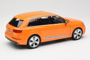 Audi Q7 4M Orange Metallic Minichamps 1:18 110014004 Diecast - image 3 of 8