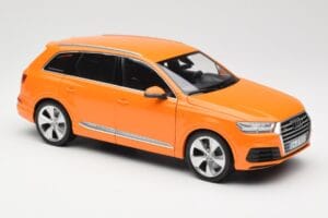 Audi Q7 4M Orange Metallic Minichamps 1:18 110014004 Diecast - image 6 of 8