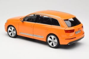 Audi Q7 4M Orange Metallic Minichamps 1:18 110014004 Diecast - image 7 of 8