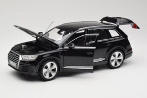 Audi Q7 4M Orca Black Minichamps 1:18 5011407625 Diecast - image 2 of 8