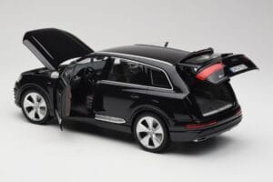 Audi Q7 4M Orca Black Minichamps 1:18 5011407625 Diecast - image 5 of 8