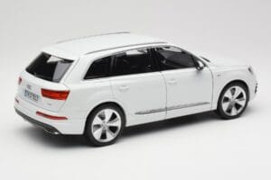 Audi Q7 4M White Minichamps 1:18 110014000 Diecast - image 3 of 8