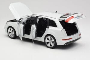 Audi Q7 4M White Minichamps 1:18 110014000 Diecast - image 5 of 8