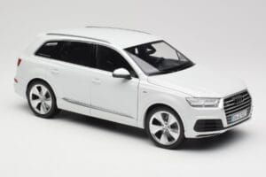 Audi Q7 4M White Minichamps 1:18 110014000 Diecast - image 6 of 8