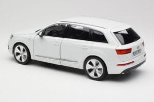 Audi Q7 4M White Minichamps 1:18 110014000 Diecast - image 7 of 8