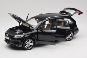 Audi Q7 Black Kyosho 1:18 09221BK Diecast - image 2 of 8