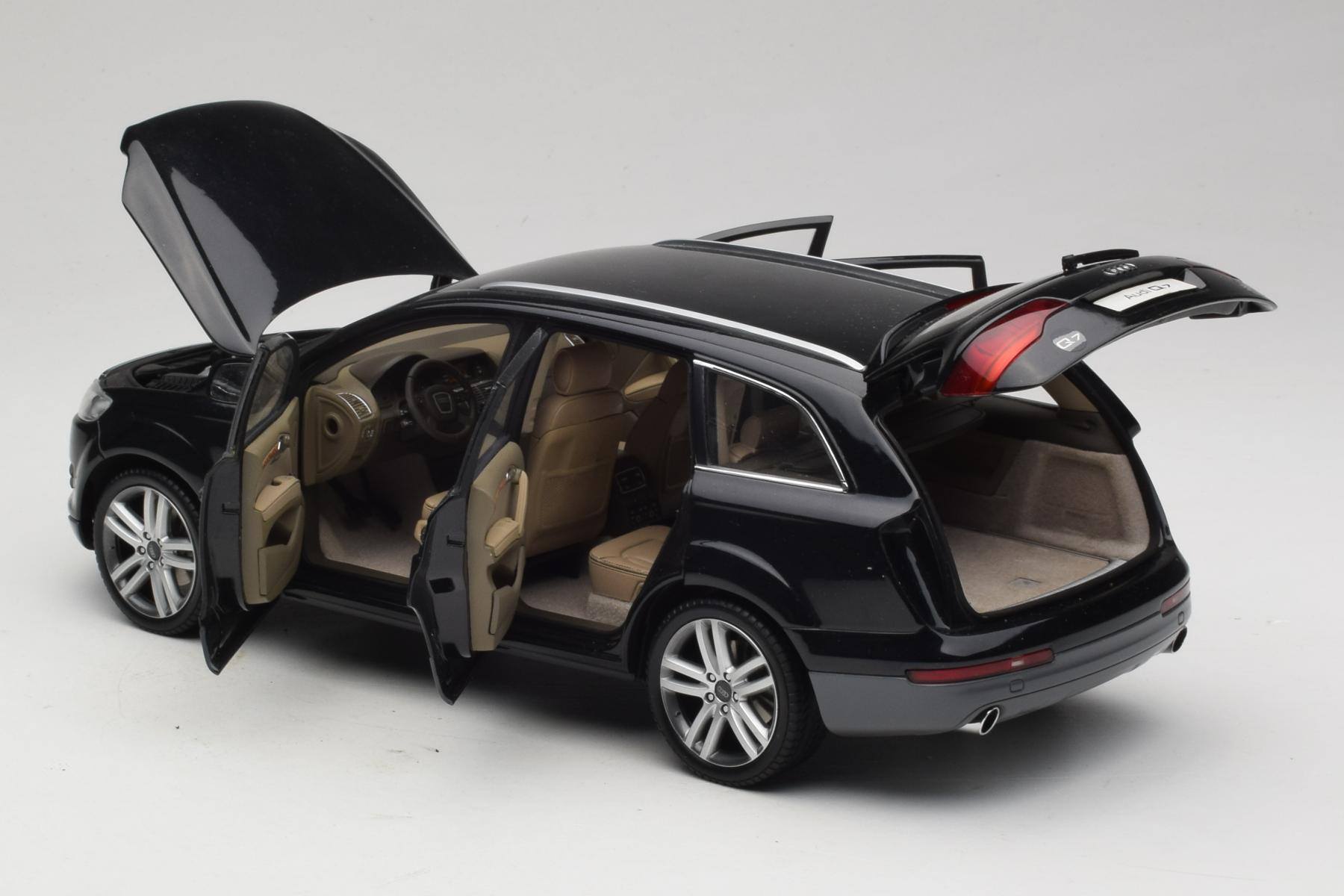 Audi Q7 1:18 Kyosho Diecast Black First-Generation SUV