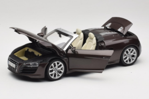 Audi R8 5.2 Spyder Teak Brown Kyosho 1:18 5010918525 Diecast - image 2 of 8
