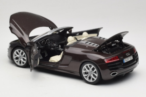 Audi R8 5.2 Spyder Teak Brown Kyosho 1:18 5010918525 Diecast - image 5 of 8