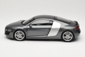 Audi R8 Type 42 4.2 Daytona Grey Kyosho 1:18 5010618425 Diecast - image 4 of 8