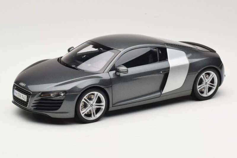 Audi R8 Type 42 4.2 Daytona Grey Kyosho 1:18 Audi R8 Type 42 4.2 Daytona Grey Kyosho 1:18 5010618425 Diecast