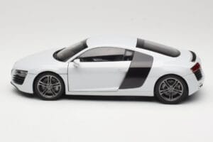 Audi R8 Type 42 Suzuka Grey Kyosho 1:18 09213SG Diecast - image 4 of 8