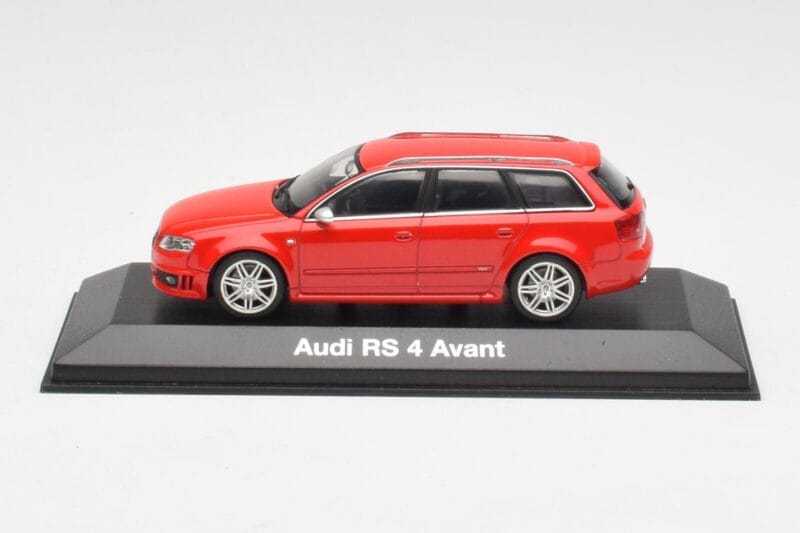 Audi RS4 B7 Avant Red Minichamps 1:43 5010509213 Diecast