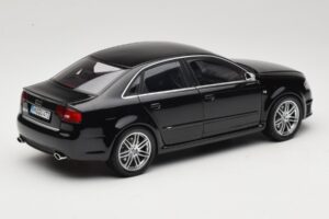 Audi RS4 B7 Sedan Phantom Black Minichamps 1:18 5010509115 Diecast - image 3 of 8