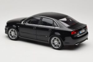 Audi RS4 B7 Sedan Phantom Black Minichamps 1:18 5010509115 Diecast - image 7 of 8