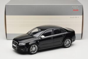 Audi RS4 B7 Sedan Phantom Black Minichamps 1:18 5010509115 Diecast - image 8 of 8
