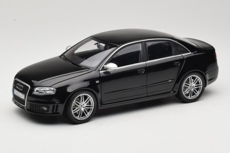 Audi RS4 B7 Sedan Phantom Black Minichamps 1:18 5010509115 Diecast