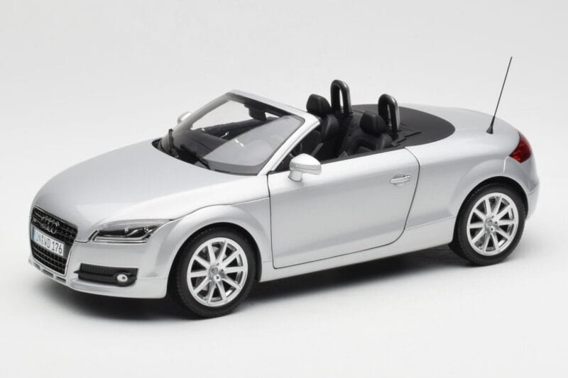 Audi TT 8J Roadster Light Silver Minichamps 1:18 5010500515 Diecast