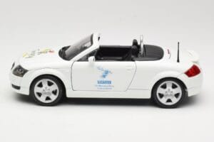 Audi TT 8N Cabriolet White Maisto 1:18 56065 Diecast - image 4 of 8