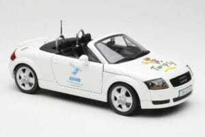 Audi TT 8N Cabriolet White Maisto 1:18 56065 Diecast - image 6 of 8