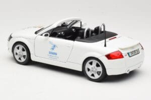 Audi TT 8N Cabriolet White Maisto 1:18 56065 Diecast - image 7 of 8