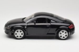 Audi TT 8N Black Revell 1:18 08953 Diecast - image 4 of 8