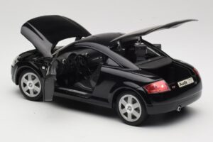 Audi TT 8N Black Revell 1:18 08953 Diecast - image 5 of 8