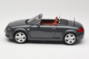 Audi TT 8N Roadster Grey Maisto 1:18 50346 Diecast - image 4 of 8