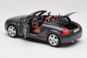 Audi TT 8N Roadster Grey Maisto 1:18 50346 Diecast - image 5 of 8