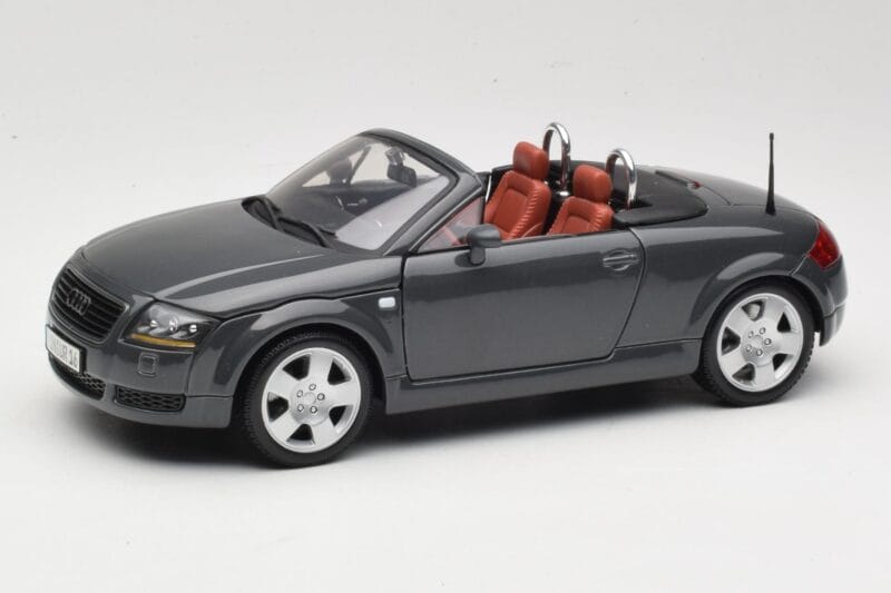 Audi TT 8N Roadster Grey Maisto 1:18 50346 Diecast