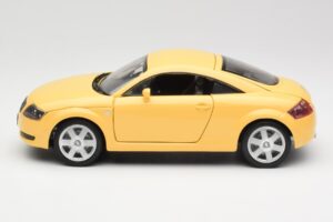 Audi TT 8N Yellow Revell 1:18 08954-M1 Diecast - image 4 of 8